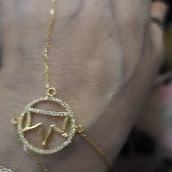 Goddess bracelet w/crown & hear of white sapphires in Gold - Picture 5 of 6